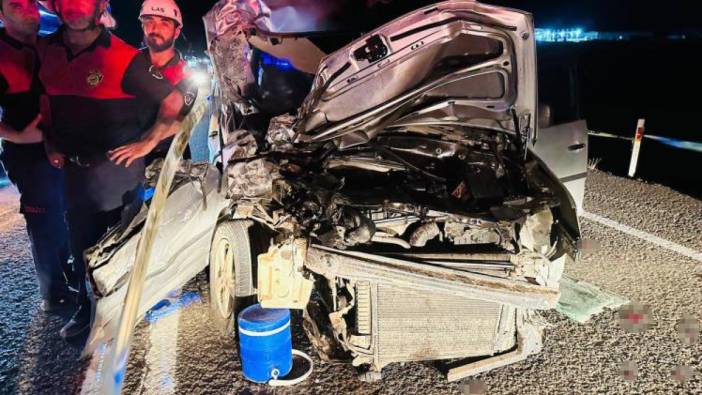 Şanlıurfa'da hafif ticari araç traktöre çarptı: 1 ölü, 3 yaralı