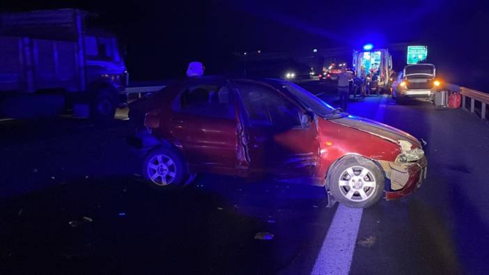 Anadolu Otoyolu'nda 4 araç birbirine girdi: 6 yaralı