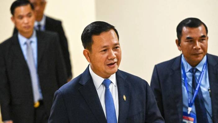Kamboçya'da yönetim babadan oğula geçti