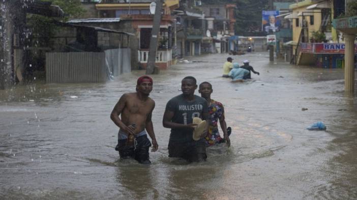 Dominik'i tropik fırtına vurdu: 1 ölü