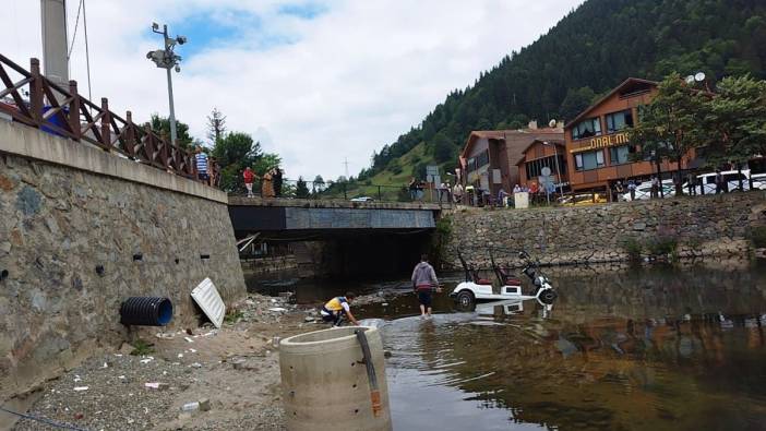 Trabzon'da golf aracı göle yuvarlandı: 2 turist yaralı