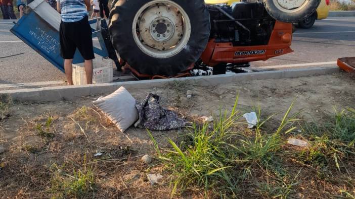 Antalya'da bir otomobil traktöre çarptı: 2 yaralı