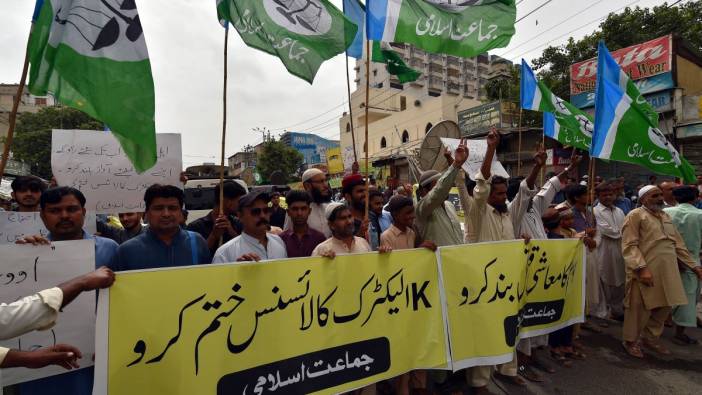 Pakistan'da halk elektrik fiyatlarını protesto etti