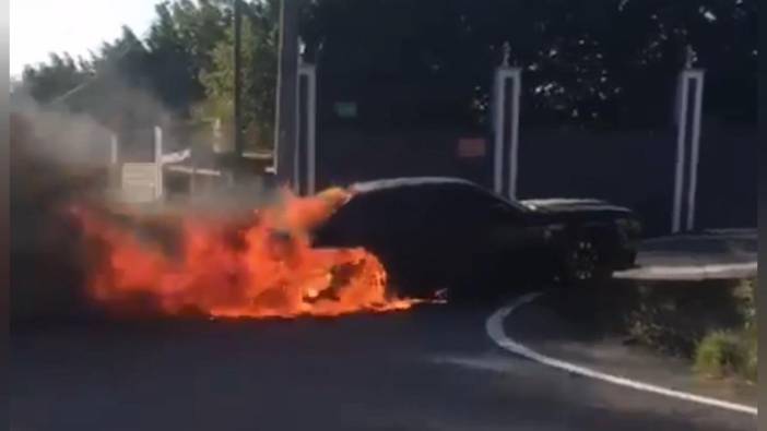 Silivri'de otomobil alev alev yandı