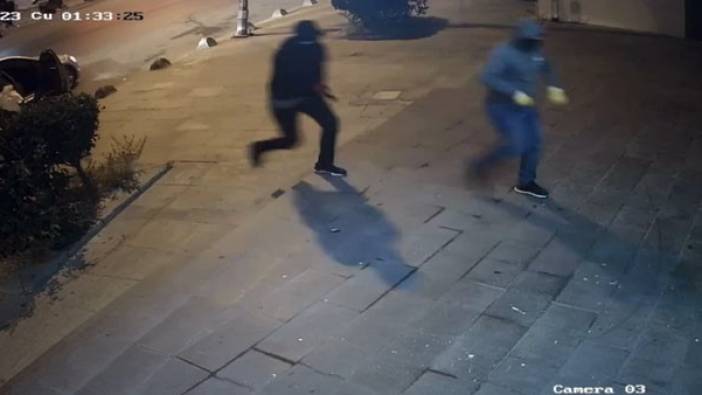 Arnavutköy’de hırsızlar kimseye aldırış etmeden kuyumcuya girmeye çalıştı
