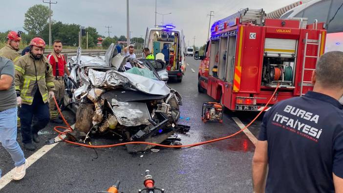 Bursa'da tıra arkadan çarpan otomobildeki 1 kişi hayatını kaybetti