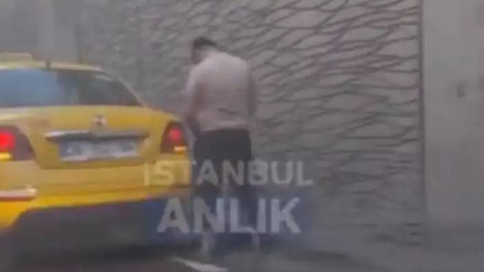 Taksim’de bu da oldu: Yol ortasında duran taksici tuvaletini yaptı