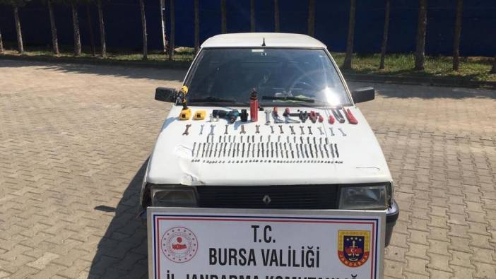 Bursa'da trafik levhası hırsızları yakalandı