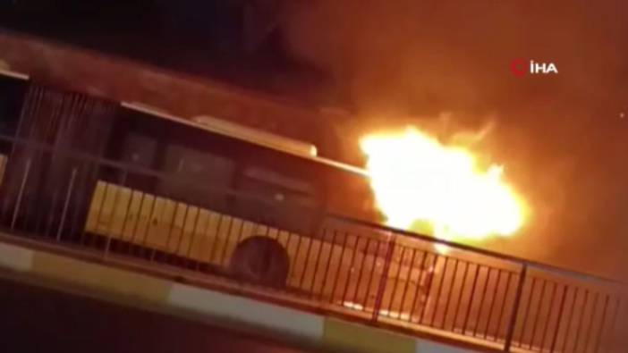 Küçükçekmece'de alev alev yanan İETT otobüsü kamerada