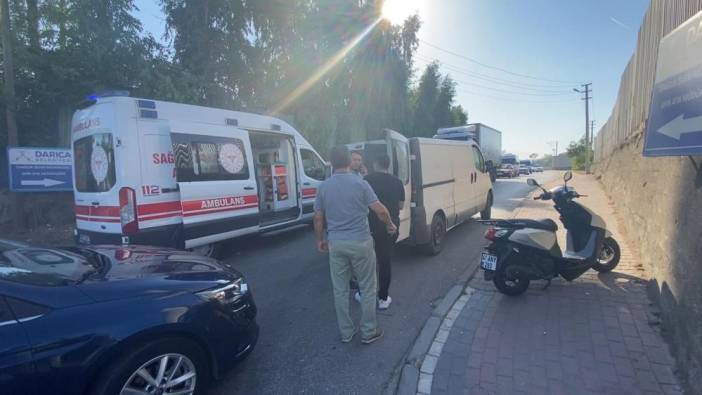 Darıca'da panelvan motosikletle çarpıştı: 1 yaralı