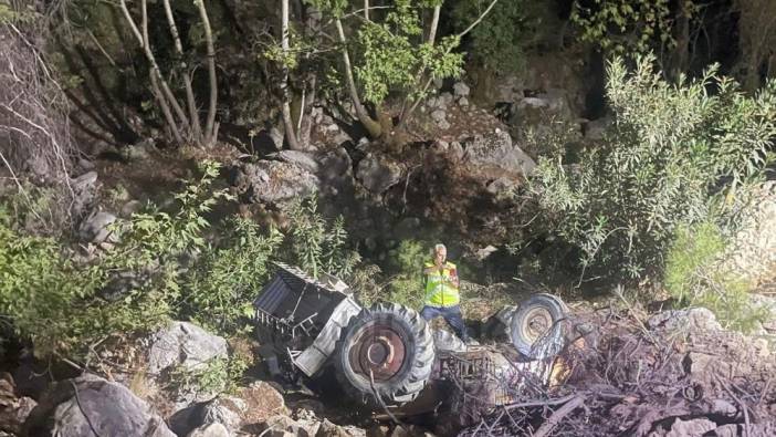 Serik'te traktör uçuruma yuvarlandı: 1 ölü, 1 yaralı