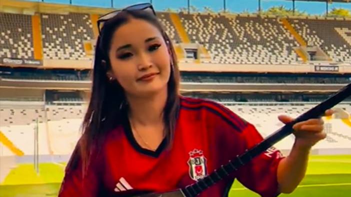 Beşiktaş Stadı'nda İzmir Marşı'nı çaldı. Kazak sanatçıdan takdir toplayan hareket