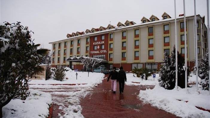 Akyazı’daki ünlü termal otel icradan satılık. 65 oda 130 yatak kapasiteli