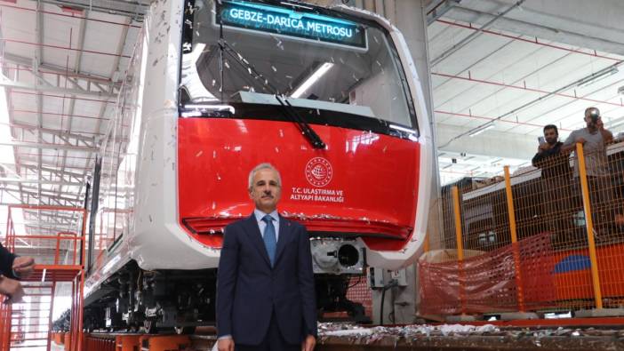 Ulaştırma Bakanı ilk yerli sürücüsüz metroyu tanıttı