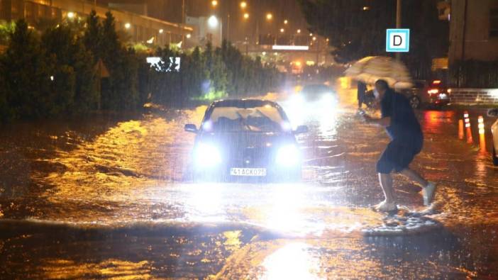 Giresun'da sağanak: Cadde ve sokakları su bastı