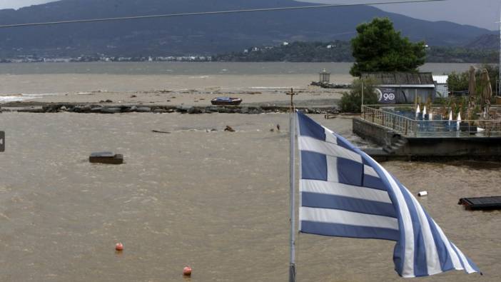 Yunanistan'da selde ölenlerin sayısı 3'e ulaştı