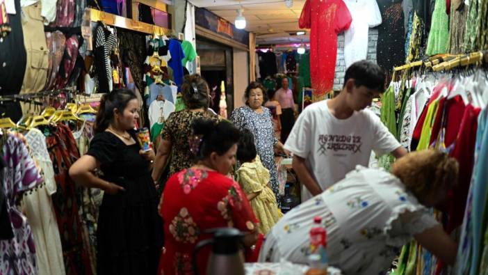 Çin’den 'ulusun duygularını incitecek' kıyafetlere yasak kararı