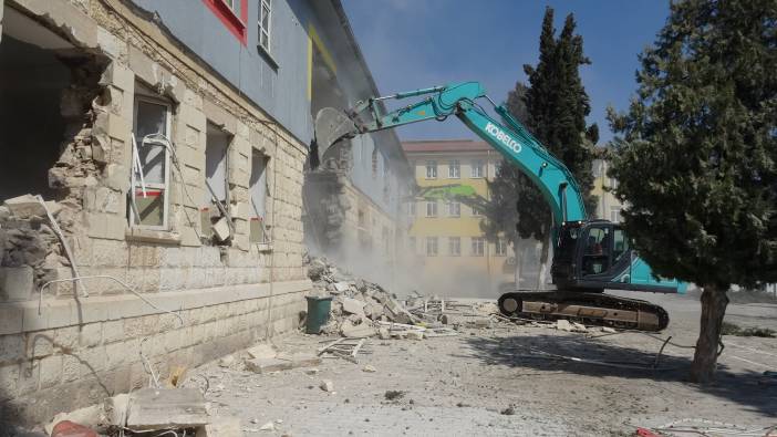 Kilis’te ağır hasarlı okulların yıkımına yeni başlandı