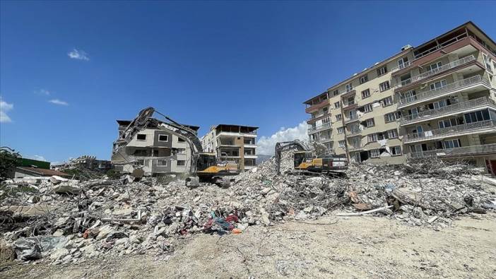 Depremin 215'inci günü: Temel kazısında enkazdan ceset çıktı