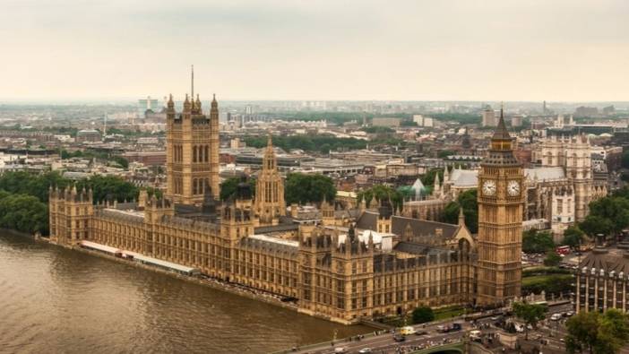 Çin casusları İngiltere Parlamentosu’na sızmış. İki kişi gözaltına alındı