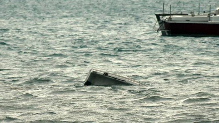 Yolcu teknesi battı 15 kişi hayatını kaybetti