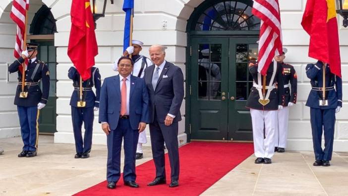 Biden Vietnam Başbakanı Chinh ile bir araya geldi