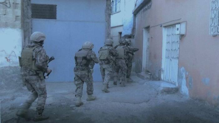 Kilis'te terör örgütlerine operasyon: 12 zanlıdan 4'ü tutuklandı