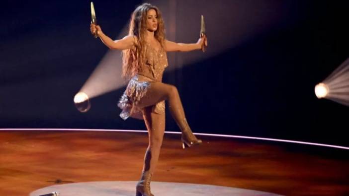 Shakira'nın  9/8'lik intikam dansı olay oldu