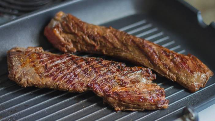 Tavada biftek nasıl pişirilir? Tavada biftek tarifinin malzemeleri neler?