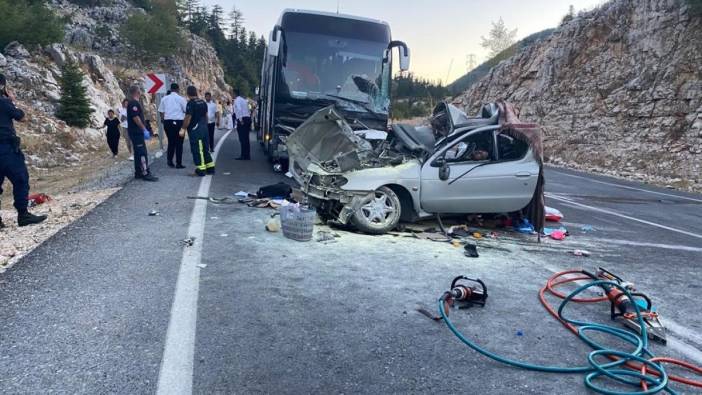 Antalya'da yolcu otobüsü otomobille çarpıştı: 1 ölü, 5 yaralı