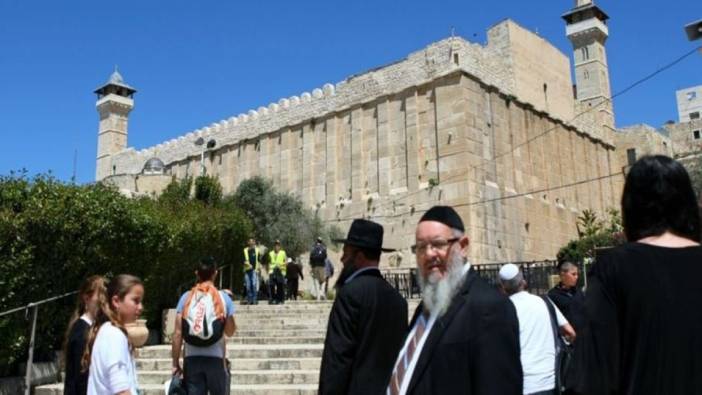 İsrail güçleri, Harem-i İbrahim camisi'ni müslümanlara kapatıp yahudilere açtı