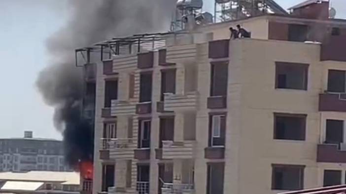 Gaziantep'te ağır hasarlı binada yangın