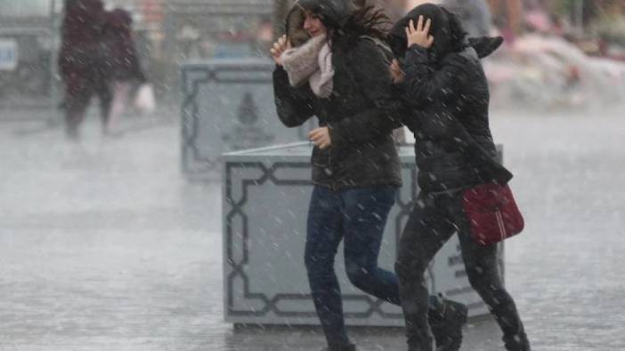 İstanbul için Valilik ve Meteoroloji'den fırtına uyarısı