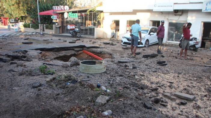 Bodrum'da ortalık savaş alanına döndü: Sokaklar göle döndü, iş yerlerini su bastı, araçlar hasar gördü