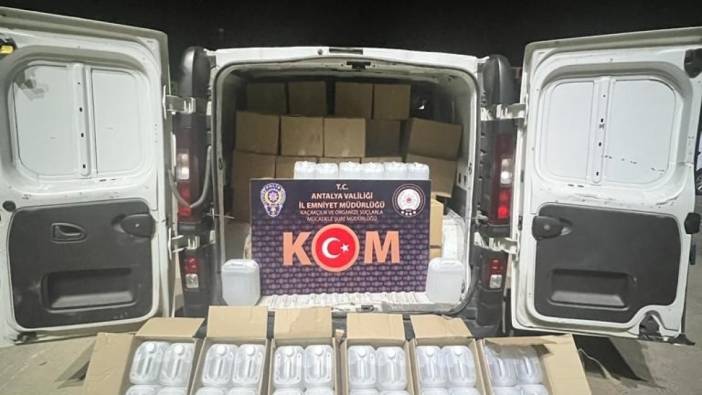 Antalya'da 725 bin adet kaçak makaron ele geçirildi: 5 gözaltı