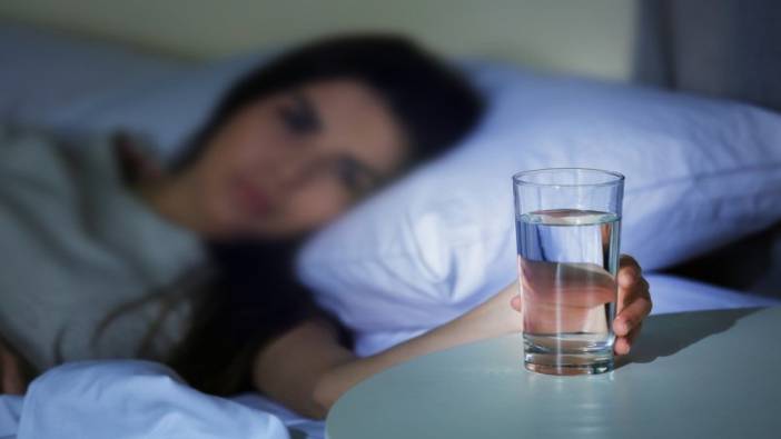 1 bardak su içip uyumanın mucize faydaları ortaya çıktı. Gece boyunca etkili oluyor
