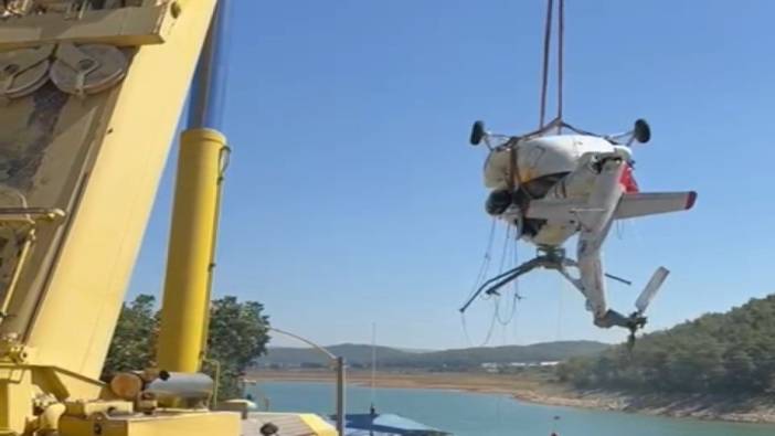 İzmir'de baraj gölüne düşen helikopter sudan çıkarıldı