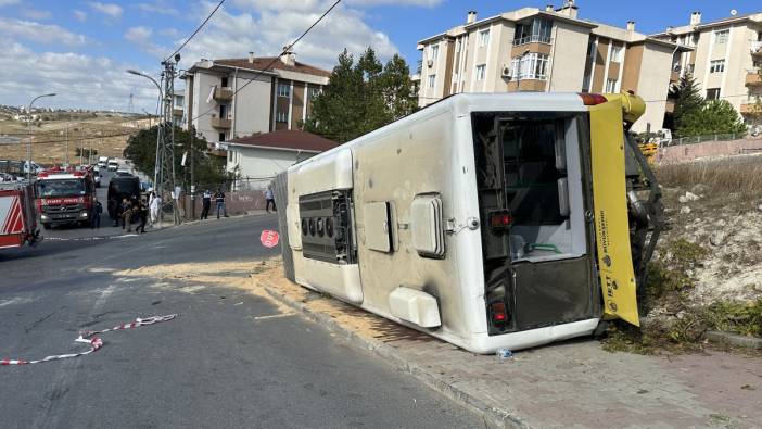Başakşehir'de rampadan çıkamayan İETT otobüsü devrildi