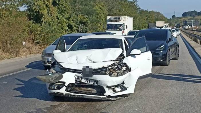 Bursa'da iki otomobil çarpıştı: 7 kişi yaralandı