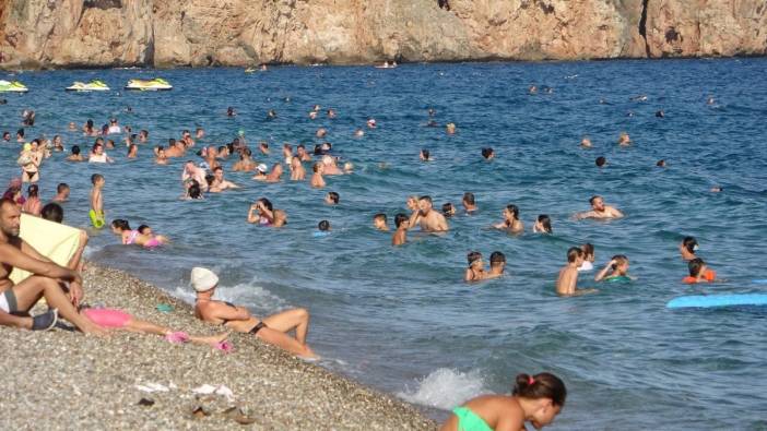 Antalya'da eylül ayının sonunda yaz havası: Sıcaklık 40 dereceyi gördü