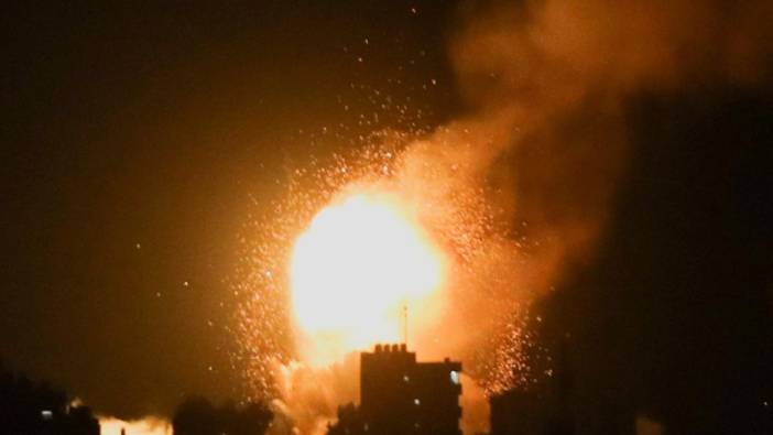 İsrail Gazze'de Hamas'a ait mevziye hava saldırısı düzenledi