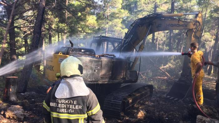 Burdur’da ağaç kesim sahasında çalışan iş makinesi alev alev yandı
