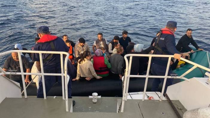 Balıkesir açıklarında 52 kaçak göçmen kurtarıldı