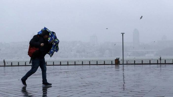 30 ili gök gürültülü sağanak vuracak: Şemsiye, bot ve yağmurlukları çıkarın