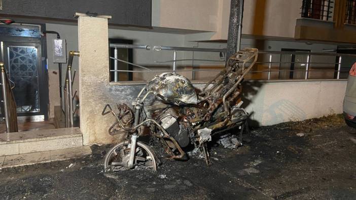 Beylikdüzü’nde doğal gaz kutusu yandı, 1 motosiklet küle döndü