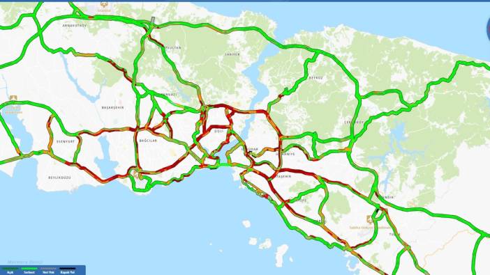 İstanbul'da yağmur yağdı trafik felç oldu. Yoğunluk tarihi zirveyi zorluyor