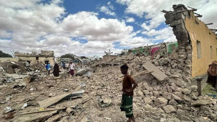 Somali'de bomba yüklü araç pazar yerinde patladı: 6 ölü