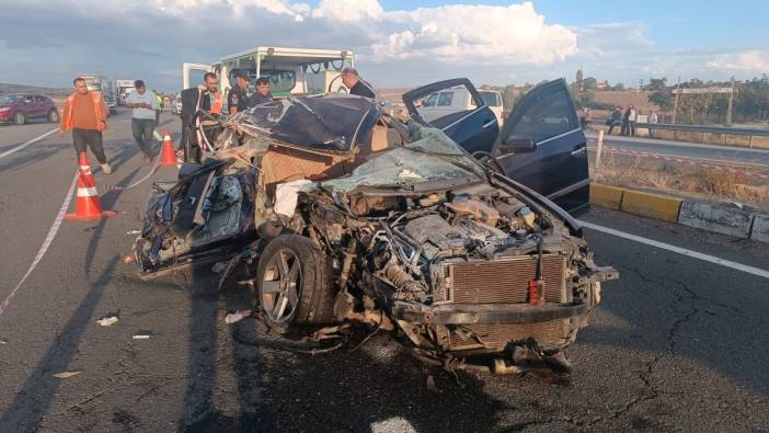 Kırıkkale'de kavşaktan karayoluna çıkan vince otomobil çarptı: 2 ölü, 1 yaralı