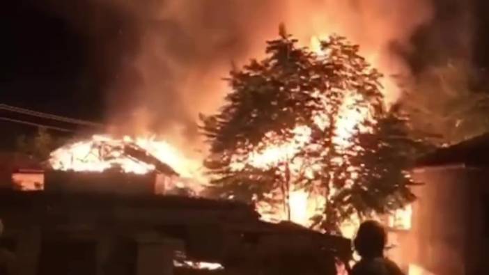 Amasya'da ev alev alev yandı