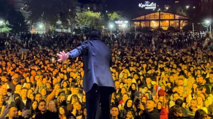 Z kuşağı akın akın Hakan Peker konserine gitti. Belediye başkanlığı adaylığını açıklayınca afiş astırılmamıştı